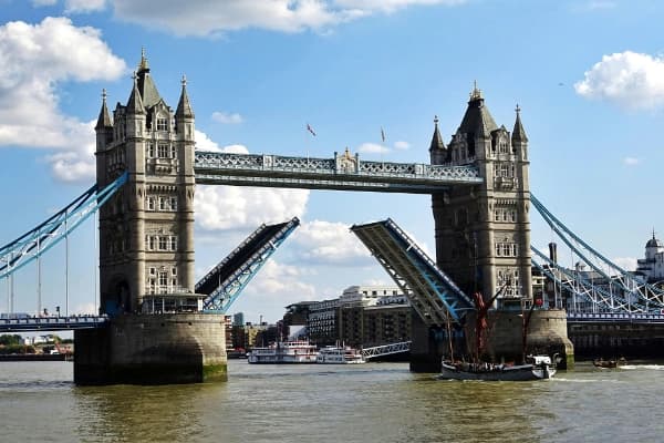 A view of the Tower Bridge in London, a hero image for studying in the UK.